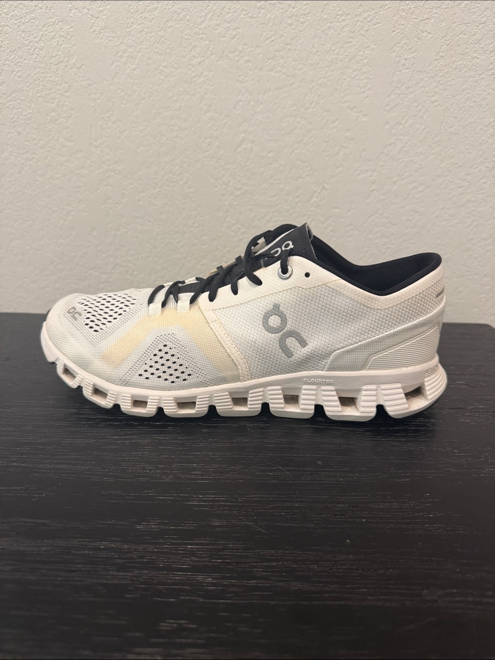 Men’s Size 8 On Running Cloud Cloudflow Men's Running Shoes - White with Black